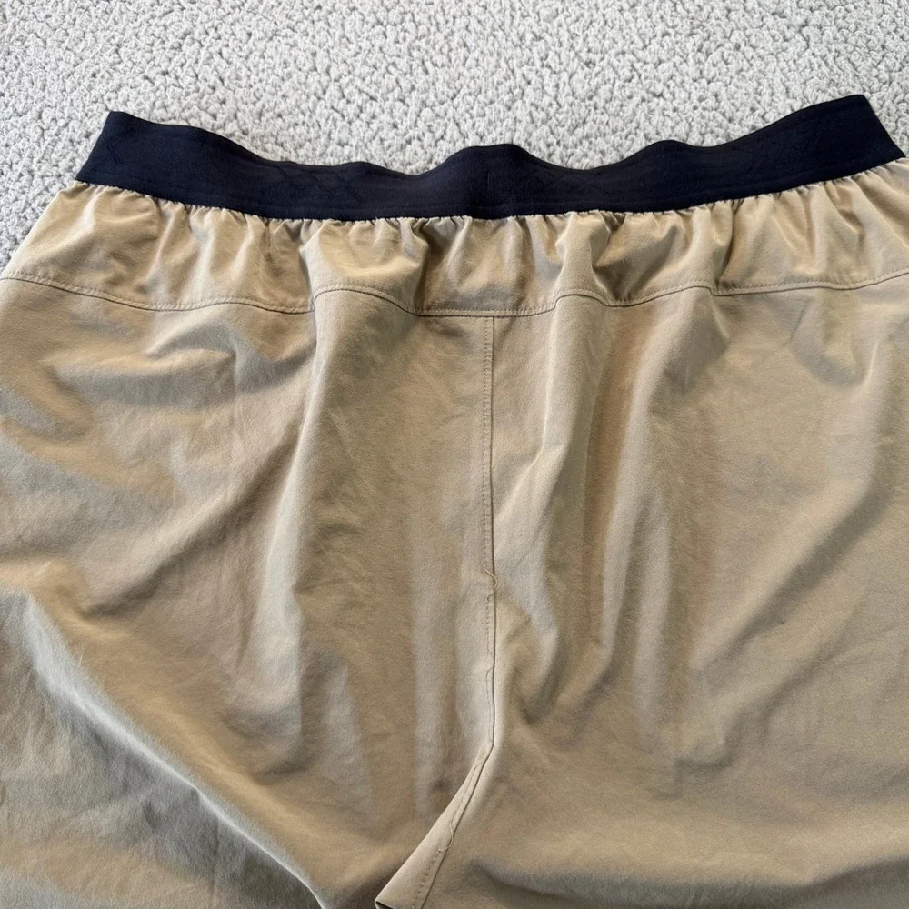 Rhone Mako Athletic Training Shorts Mens XL Tan Khaki 5.5 Inch Inseam 101719